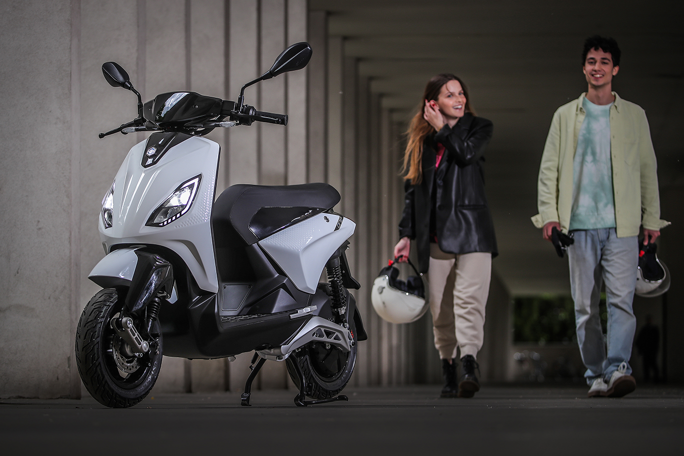 Piaggio Electric Scooter: A Stylish and Sustainable Ride缩略图