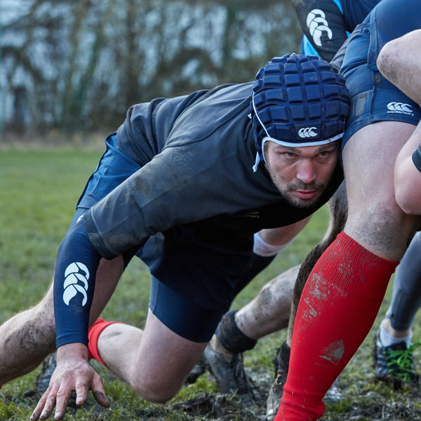 rugby players tape their thighs