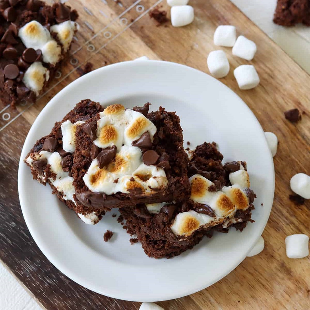 Smores-brownies-easy-camping-dessert-seeking-the-rv-life-feature