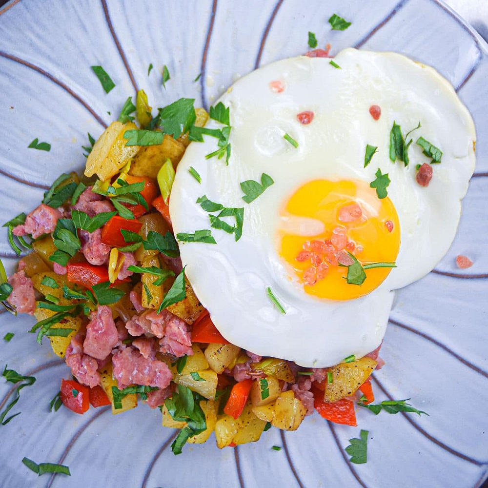 electric-skillet-breakfast-hash-featured