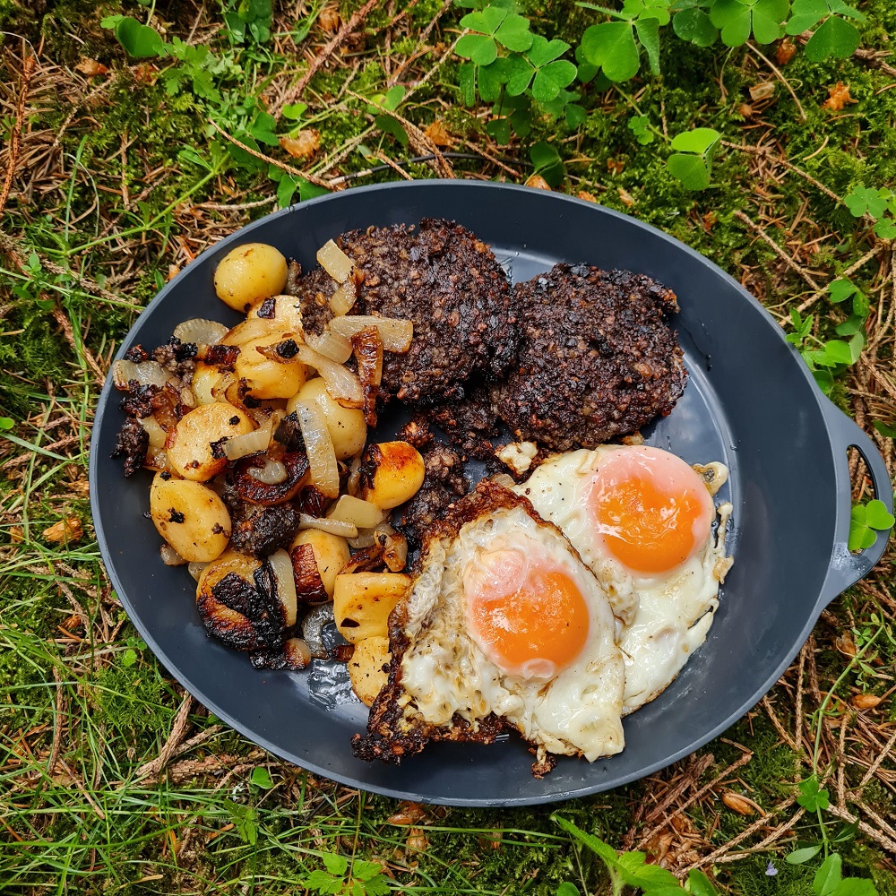 camping breakfast