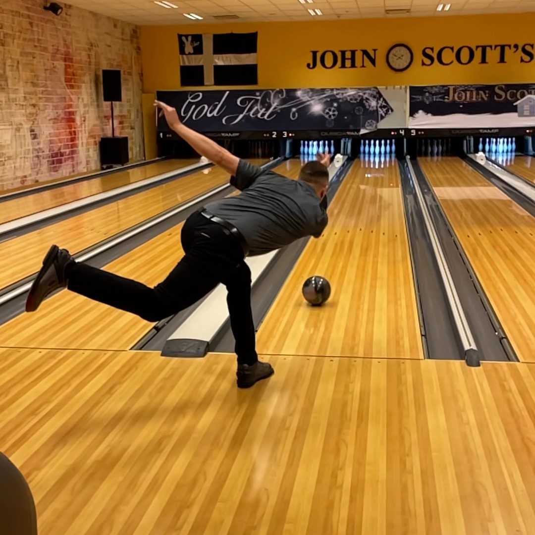 curve bowling ball